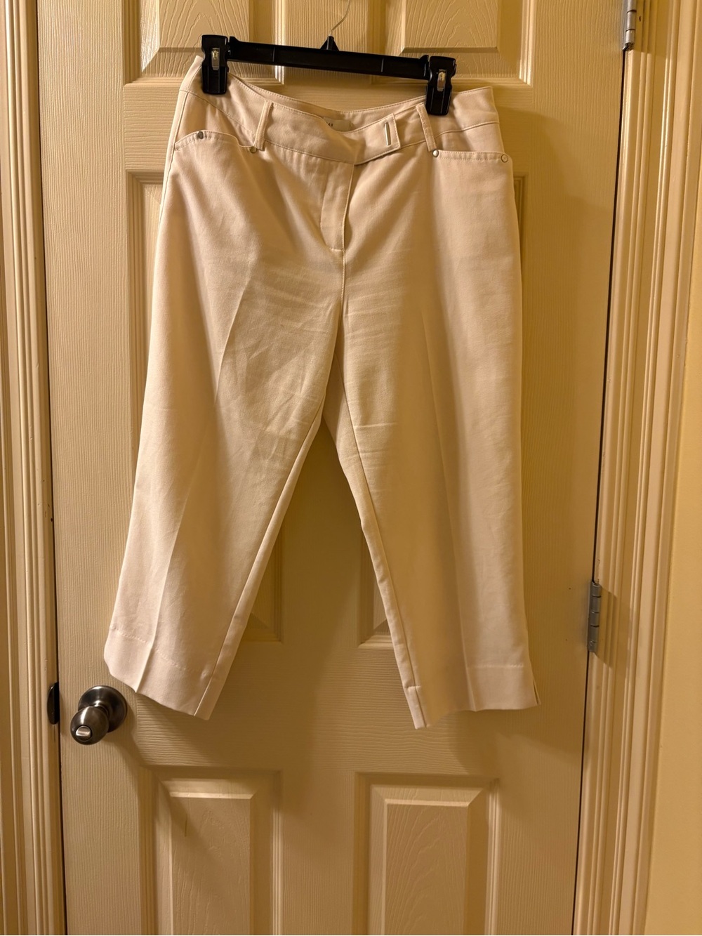 Est. 1946 Cream High-Rise Capri Pants